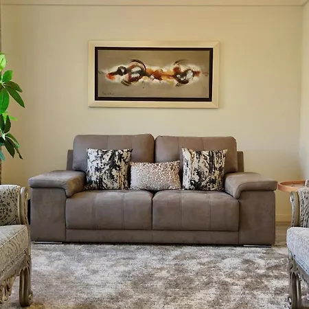 The Gray House * Bicas