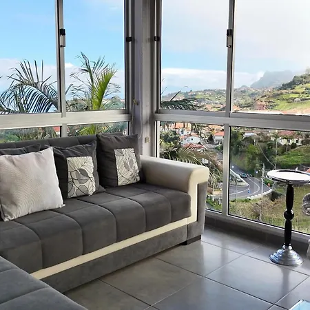 The Gray House * Bicas