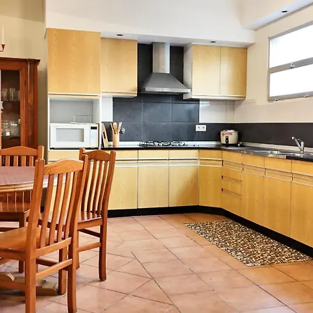 The Gray House בית נופש *