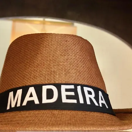 בית נופש The Gray House Bicas