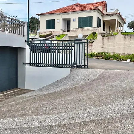 The Gray House בית נופש *