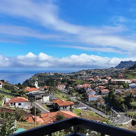 בית נופש The Gray House Bicas