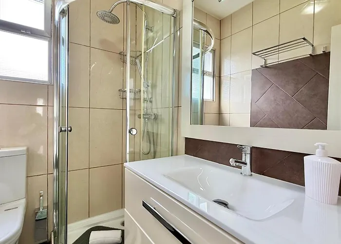 The Gray House * Bicas