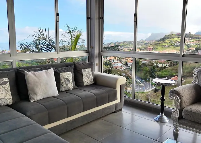 The Gray House * Bicas