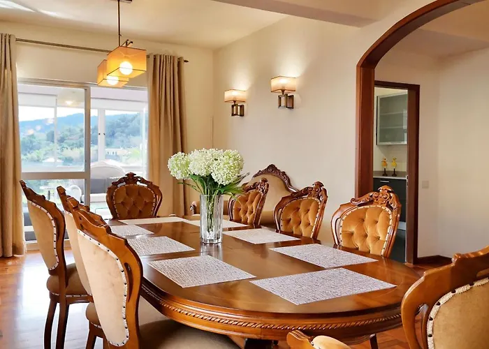 Vakantiehuis The Gray House Bicas